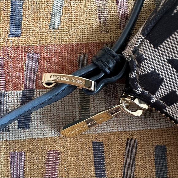 MICHAEL KORS Y2K Signature Mini Shoulder bag with Wallet - Picture 6 of 16